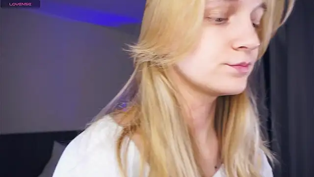 Snapshot of DierdreJacobsohn chatting on 11/08/25, 06:06 DierdreJacobsohn online show from 11/08/25, 06:06