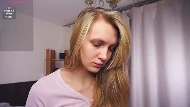 Snapshot of DierdreJacobsohn chatting on 12/17/25, 06:29 DierdreJacobsohn online show from 12/17/25, 06:29