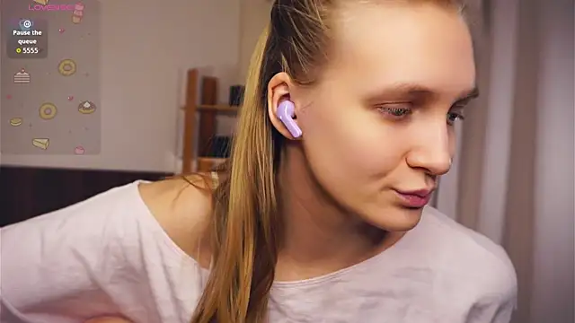 Snapshot of DierdreJacobsohn chatting on 11/25/25, 06:36 DierdreJacobsohn online show from 11/25/25, 06:36