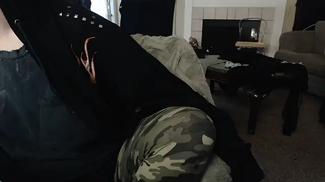 Snapshot of Skyl31 chatting on 10/31/25, 09:00 Skyl31 online show from 10/31/25, 09:00