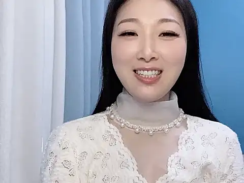 ella55-- online show from 11/11/25, 02:39