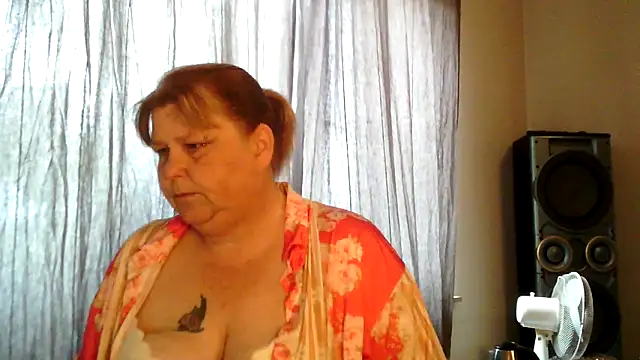 Snapshot of Sylviastar46 chatting on 06/14/26, 08:04 Sylviastar46 online show from 06/14/26, 08:04