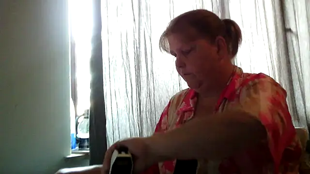 Snapshot of Sylviastar46 chatting on 06/21/26, 08:42 Sylviastar46 online show from 06/21/26, 08:42