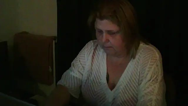 Snapshot of Sylviastar46 chatting on 02/01/26, 10:19 Sylviastar46 online show from 02/01/26, 10:19