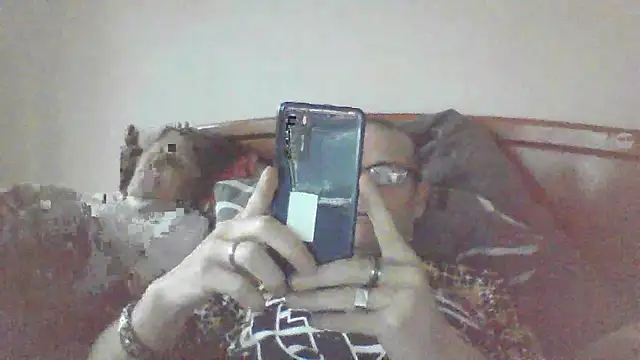 Snapshot of Sylviastar46 chatting on 06/06/26, 04:56 Sylviastar46 online show from 06/06/26, 04:56