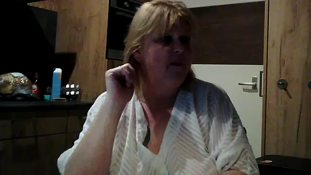 Sylviastar46 online show from 03/26/26, 09:35