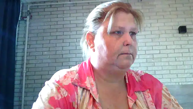 Sylviastar46 online show from 04/24/26, 05:31