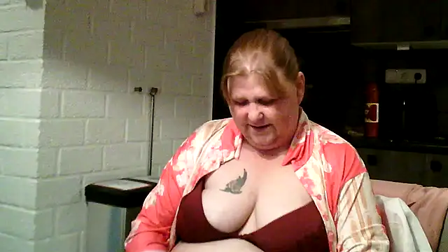 Sylviastar46 online show from 05/09/26, 07:39