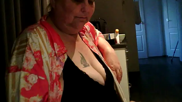 Sylviastar46 online show from 06/01/26, 07:35