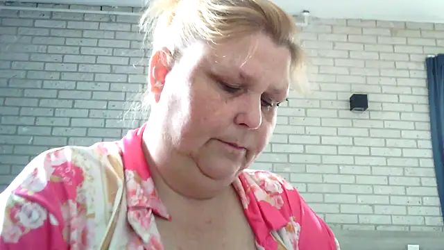 Sylviastar46 online show from 04/18/26, 08:05