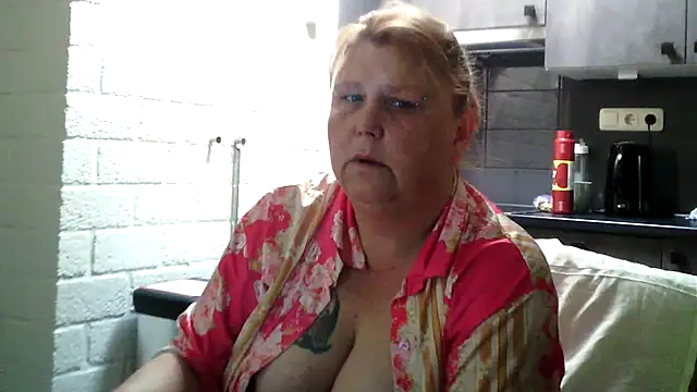 Sylviastar46 online show from 05/10/26, 09:13