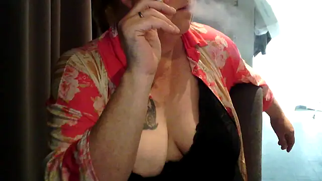 Snapshot of Sylviastar46 chatting on 06/03/26, 04:01 Sylviastar46 online show from 06/03/26, 04:01