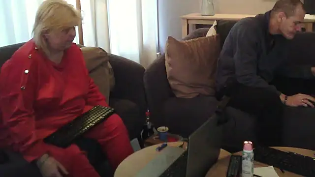 Sylviastar46 online show from 12/01/25, 08:04