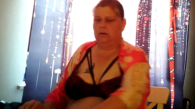 Snapshot of Sylviastar46 chatting on 06/30/26, 07:52 Sylviastar46 online show from 06/30/26, 07:52