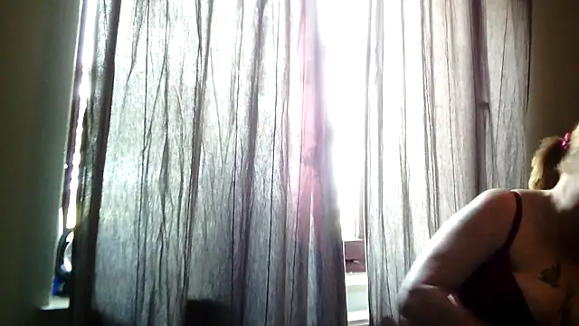 Snapshot of Sylviastar46 chatting on 06/16/26, 07:30 Sylviastar46 online show from 06/16/26, 07:30