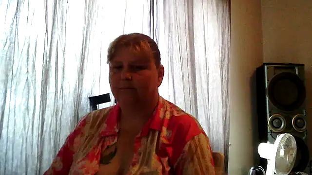 Snapshot of Sylviastar46 chatting on 06/13/26, 06:11 Sylviastar46 online show from 06/13/26, 06:11