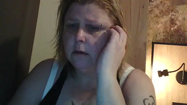 Snapshot of Sylviastar46 chatting on 02/16/26, 05:00 Sylviastar46 online show from 02/16/26, 05:00