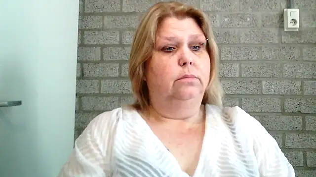 Snapshot of Sylviastar46 chatting on 03/03/26, 09:38 Sylviastar46 online show from 03/03/26, 09:38