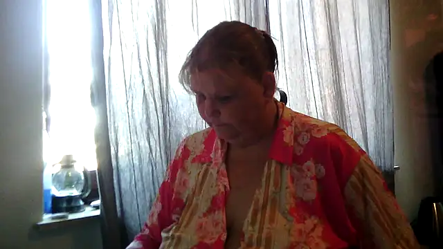 Snapshot of Sylviastar46 chatting on 06/25/26, 07:35 Sylviastar46 online show from 06/25/26, 07:35
