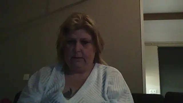 Snapshot of Sylviastar46 chatting on 02/05/26, 09:16 Sylviastar46 online show from 02/05/26, 09:16