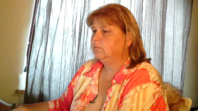 Snapshot of Sylviastar46 chatting on 06/12/26, 07:50 Sylviastar46 online show from 06/12/26, 07:50