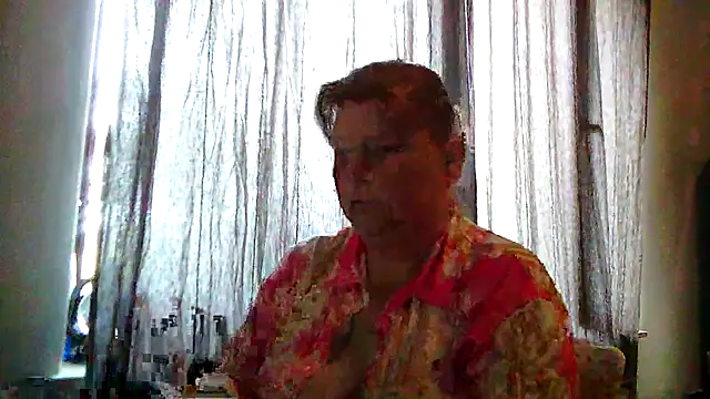 Snapshot of Sylviastar46 chatting on 06/18/26, 07:40 Sylviastar46 online show from 06/18/26, 07:40