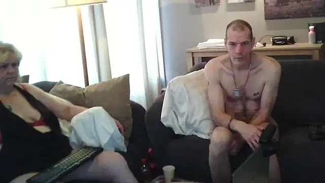 Sylviastar46 online show from 12/04/25, 08:57