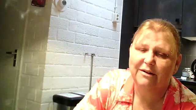 Sylviastar46 online show from 05/06/26, 05:55