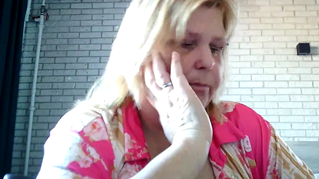 Sylviastar46 online show from 04/19/26, 08:04