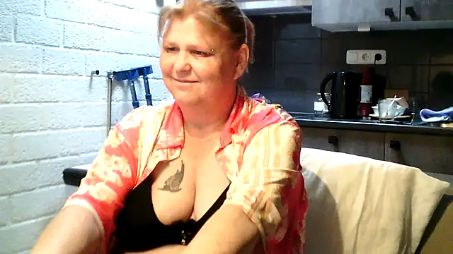 Sylviastar46 online show from 05/07/26, 07:23
