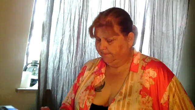 Snapshot of Sylviastar46 chatting on 06/11/26, 08:00 Sylviastar46 online show from 06/11/26, 08:00