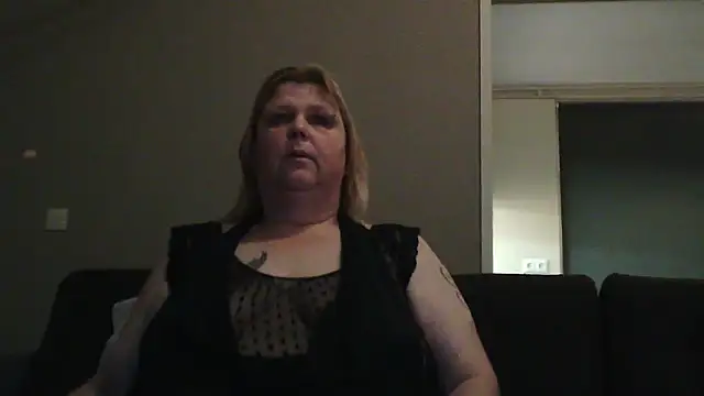 Snapshot of Sylviastar46 chatting on 02/08/26, 09:29 Sylviastar46 online show from 02/08/26, 09:29