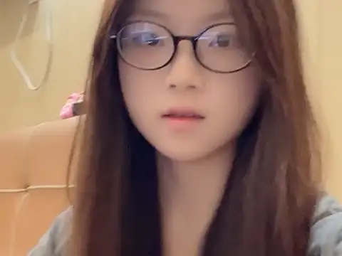 Snapshot of xiaojingzi66 chatting on 11/05/25, 06:49 xiaojingzi66 online show from 11/05/25, 06:49