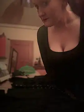 Secretly seductive wife online show from 10/31/25, 01:13