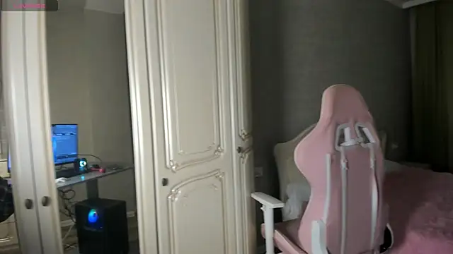 Snapshot of Seo_yeonmik chatting on 10/30/25, 02:32 Seo yeonmik online show from 10/30/25, 02:32