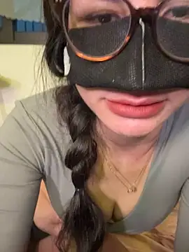 Snapshot of trinhvutrinh chatting on 11/18/25, 01:32 trinhvutrinh online show from 11/18/25, 01:32