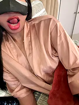 Snapshot of trinhvutrinh chatting on 12/21/25, 07:10 trinhvutrinh online show from 12/21/25, 07:10