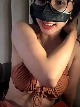 Snapshot of trinhvutrinh chatting on 11/23/25, 05:39 trinhvutrinh online show from 11/23/25, 05:39