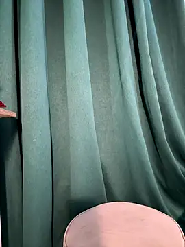 Snapshot of trinhvutrinh chatting on 12/20/25, 07:00 trinhvutrinh online show from 12/20/25, 07:00