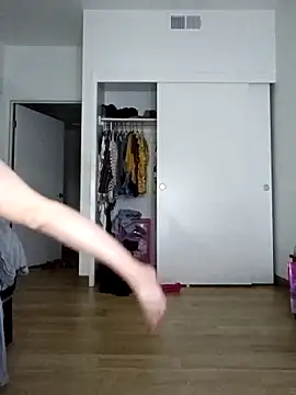 Karebearz1 online show from 11/01/25, 04:52