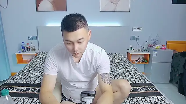 Snapshot of xiao8787 chatting on 11/01/25, 12:21 xiao8787 online show from 11/01/25, 12:21