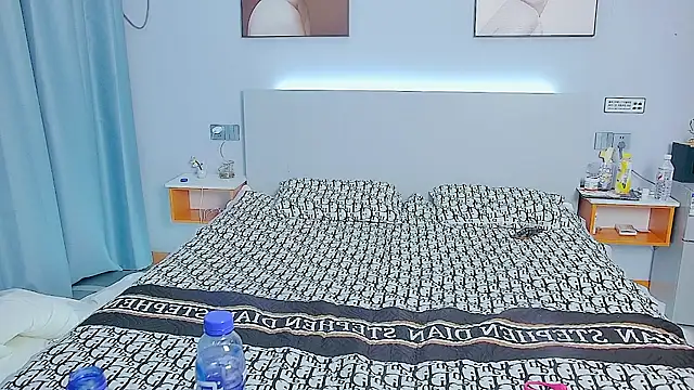 Snapshot of yueyue558 chatting on 11/07/25, 04:55 yueyue558 online show from 11/07/25, 04:55