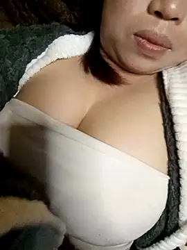 julybe online show from 03/04/26, 05:42