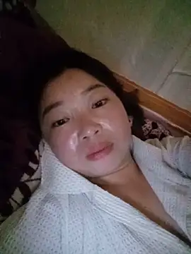 Snapshot of julybe chatting on 06/15/26, 04:12 julybe online show from 06/15/26, 04:12