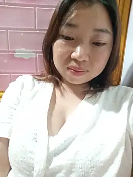 Snapshot of julybe chatting on 06/12/26, 04:16 julybe online show from 06/12/26, 04:16