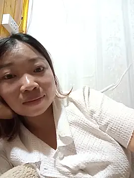 Snapshot of julybe chatting on 06/14/26, 06:47 julybe online show from 06/14/26, 06:47