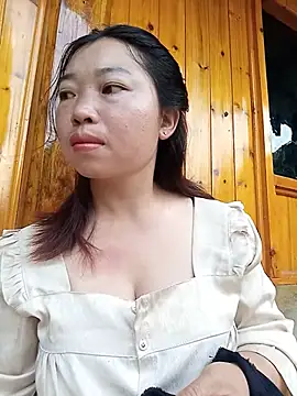 Snapshot of julybe chatting on 07/21/26, 10:27 julybe online show from 07/21/26, 10:27
