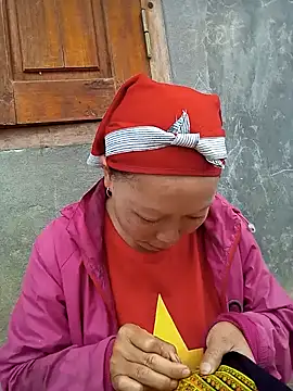 Snapshot of cute-kiss chatting on 10/31/25, 03:14 cute-kiss online show from 10/31/25, 03:14