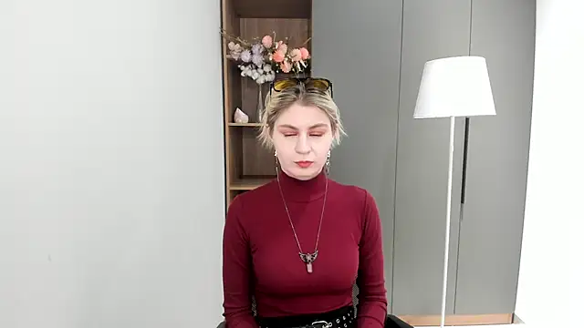 Snapshot of ShaunnaMachacek chatting on 11/01/25, 05:36 ShaunnaMachacek online show from 11/01/25, 05:36