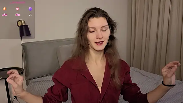 LauraYoungg online show from 11/18/25, 08:12